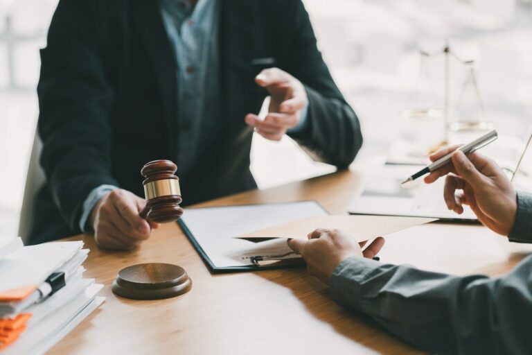 Read more about the article Wsparcie prawne w sprawach o rozwód – co warto wiedzieć przed podjęciem decyzji?