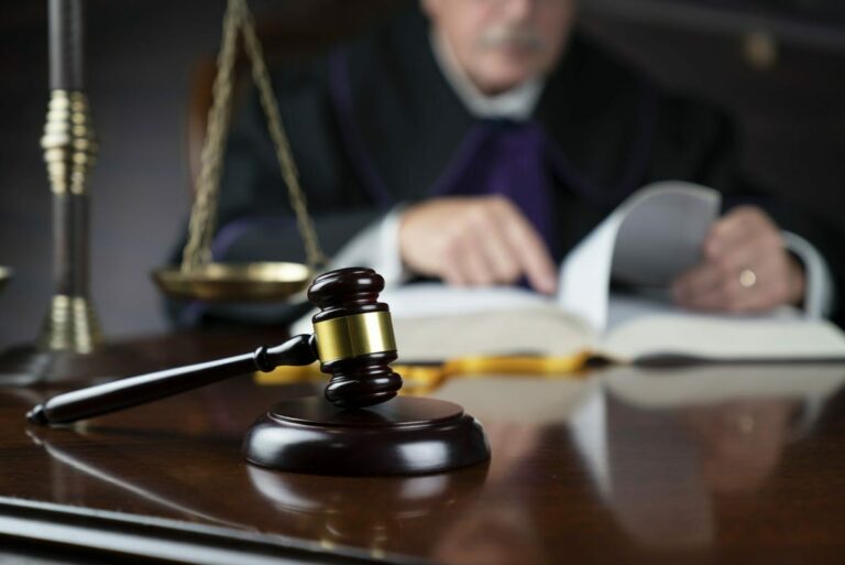 Read more about the article Kiedy możliwe jest uchylenie tymczasowego aresztowania?