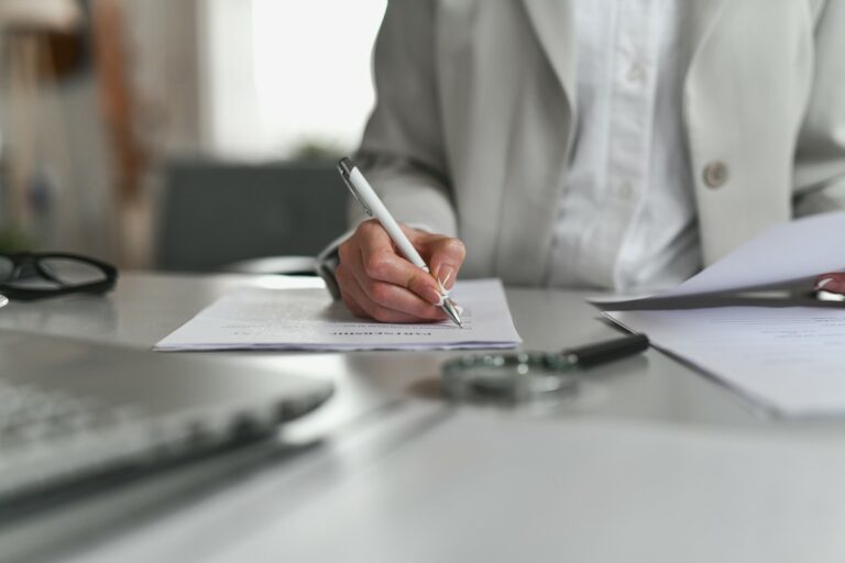 Read more about the article Jak przejrzeć umowę kredytu konsumenckiego, zanim ocenisz szanse na sankcję kredytu darmowego